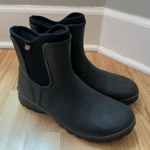 Women’s short Chelsea-style black Bogs size 9